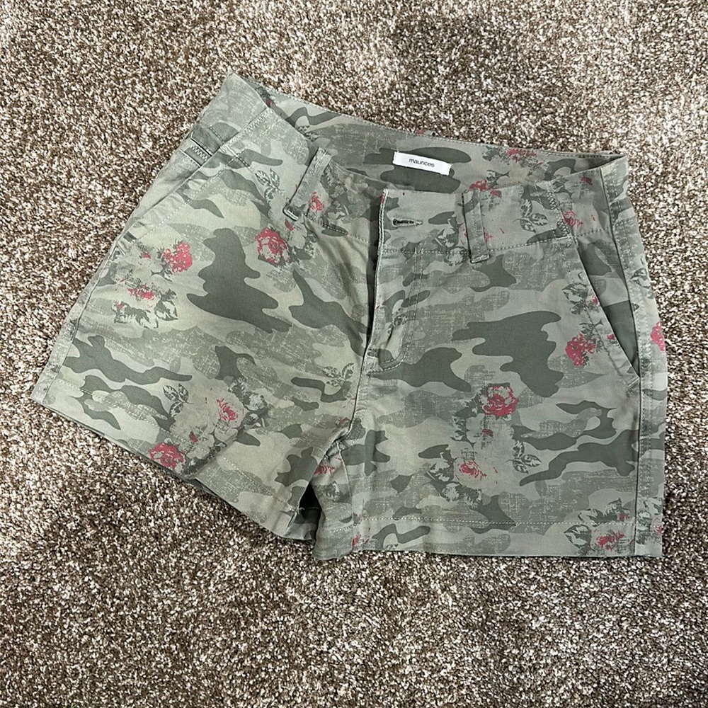 Like New Women’s Maurice’s Shorts Size 3/4